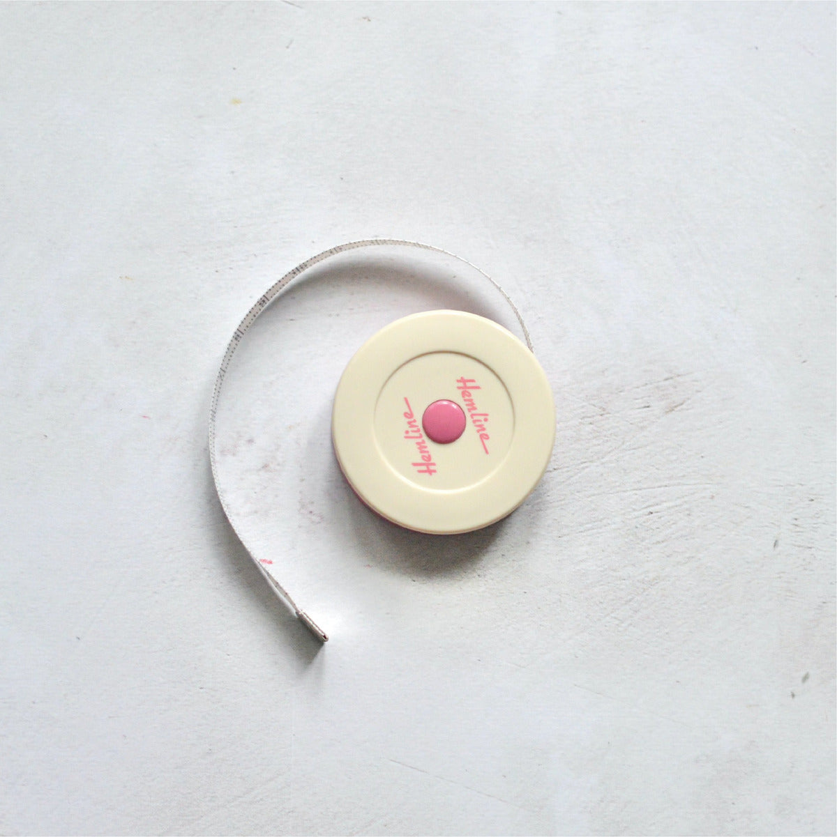 tape measure with a retractable button
